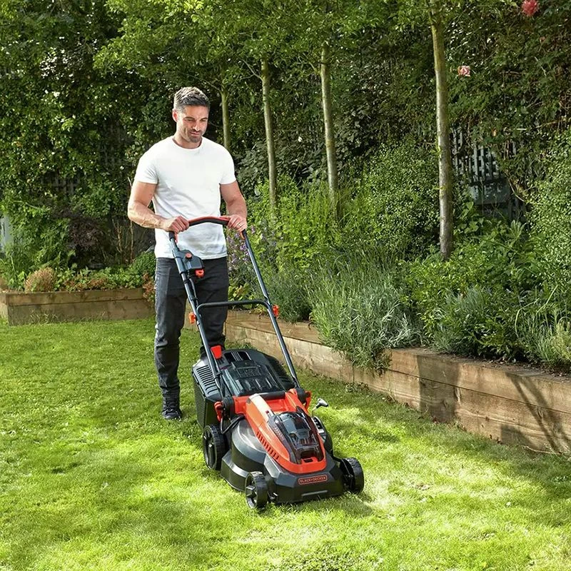Black & Decker CLM3820L2 Cordless Lawnmower 38cm 2 X 36 Volt 2.0Ah Li-Ion - B/DCLM3820L2 - Image 2