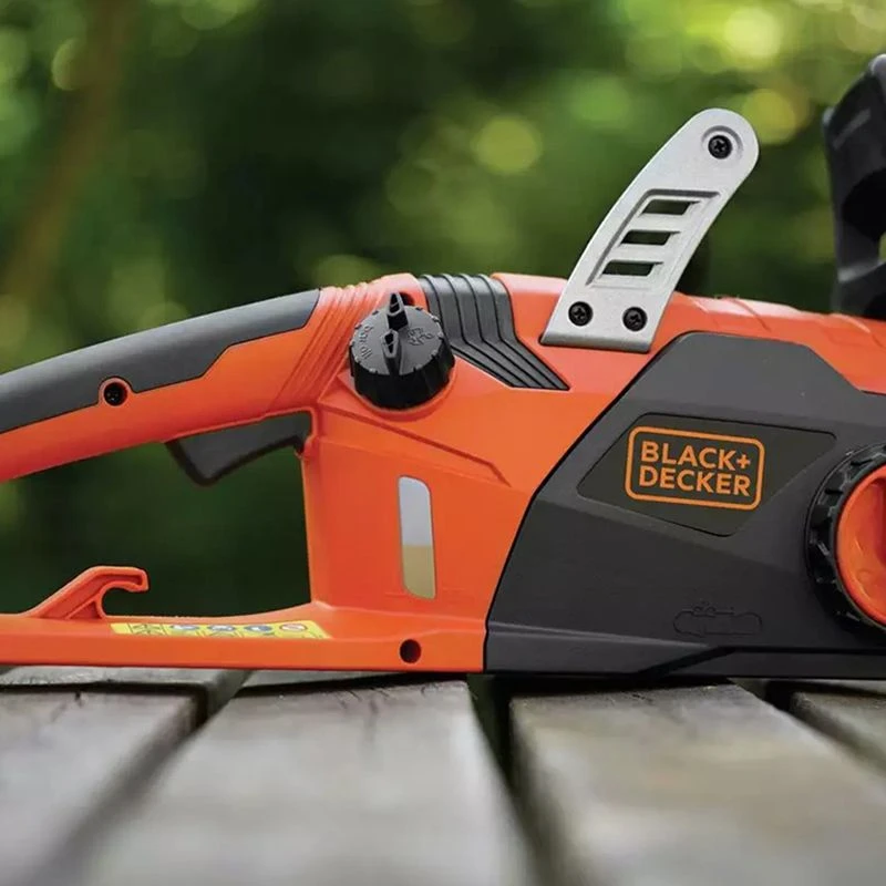 Black & Decker CS2245 Corded Chainsaw 45cm Bar 2200 Watt 240 Volt - B/DCS2245 - Image 3
