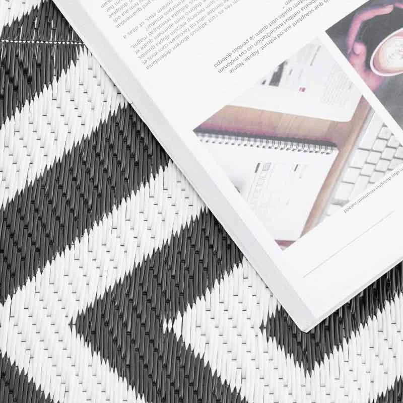 Outsunny 4 X 6ft Reversible Outdoor Rug - Black & White - 844-479 - Image 4