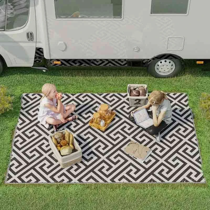 Outsunny 5 X 8ft Reversible Outdoor Rug - Black & White - 844-479V01