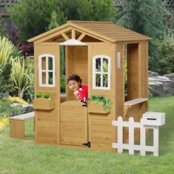 Outsunny Wooden Outdoor Playhouse - 345-020